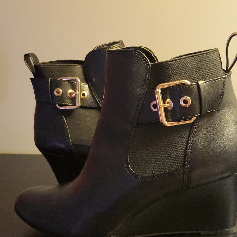 Shoes - Picture 3 of 3